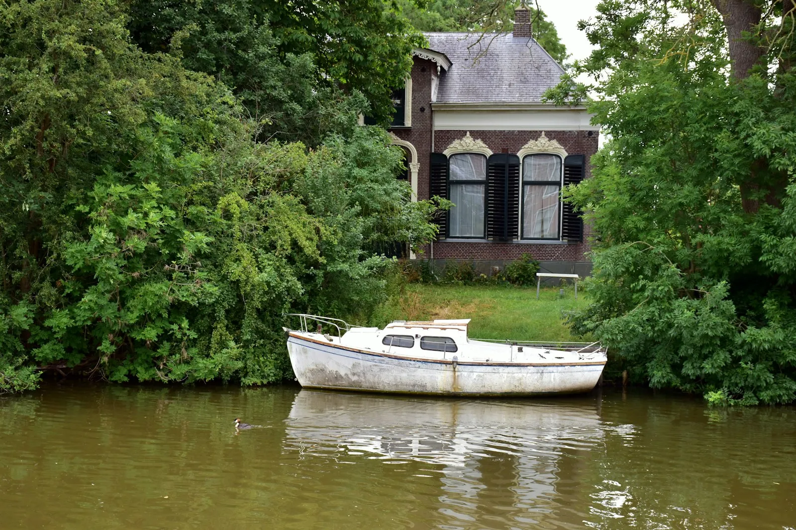Noodstroom woonboot Zuid-Holland: eisen en kosten
